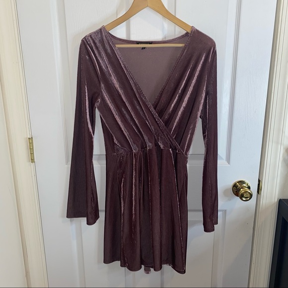 EXPRESS RIBBED V-NECK LONG SLEEVE SKATER DRESS SIZE MEDIUM